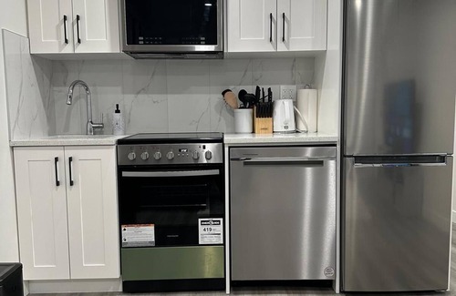 Calgary Apartment | Luxury 2 Bedroom Basement Suite in NW, Calgary