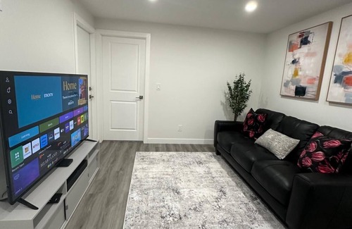 Calgary Apartment | Luxury 2 Bedroom Basement Suite in NW, Calgary