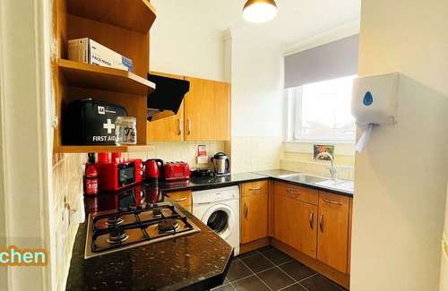 Kelty Apartment | Luxury 2 Bedroom Entire Apartment - Self Check in/out – Perfect for 6 Guests