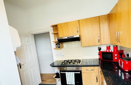 Kelty Apartment | Luxury 2 Bedroom Entire Apartment - Self Check in/out – Perfect for 6 Guests