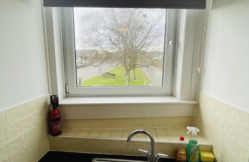 Kelty Apartment | Luxury 2 Bedroom Entire Apartment - Self Check in/out – Perfect for 6 Guests