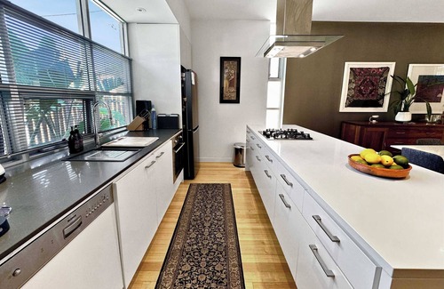 Adelaide Central Business District House | Luxury 2-Bedroom Townhouse in Adelaide CBD