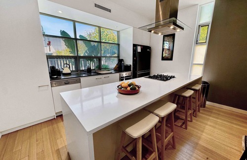 Adelaide Central Business District House | Luxury 2-Bedroom Townhouse in Adelaide CBD