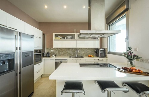 Park Tzameret Apartment | Luxury 2 BR w Pool & Panoramic View by Sea N' Rent