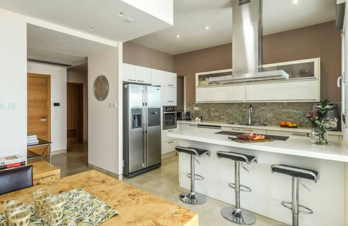 Park Tzameret Apartment | Luxury 2 BR w Pool & Panoramic View by Sea N' Rent