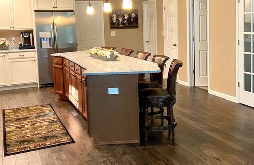 Rowland House | Luxury 2 Master suite with Hot Tub & Sauna