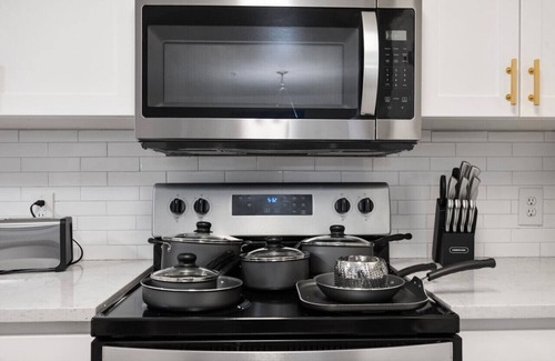 Guadalupe Apartment | Luxury 2B2B Tempe Free Parking and Arcade!