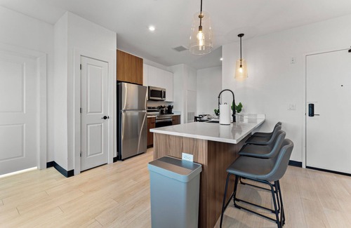 Everett Apartment | Luxury 2bd/2ba near Boston 5981