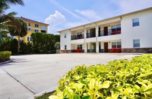 Crescent Beach House | Luxury 2BD 2BTH Condo 5