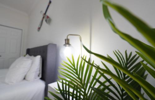 Crescent Beach House | Luxury 2BD 2BTH Condo 5