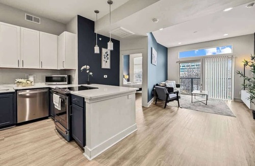 Deep Ellum Apartment | Luxury 2BD | DT Deep Ellum | 3 Beds | Free Parking