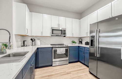 Deep Ellum Apartment | Luxury 2BD | DT Deep Ellum | 7 Beds | Free Parking