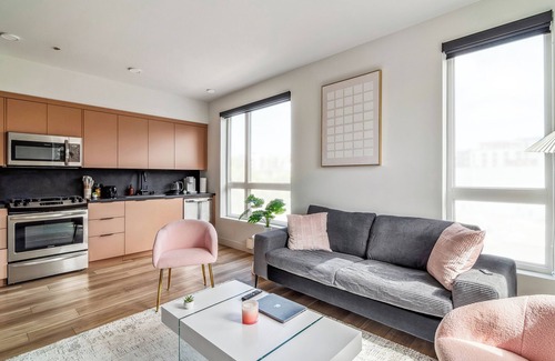 Del Rey Apartment | Luxury 2bdr in Culver City with Pool, Gym, Free Parking