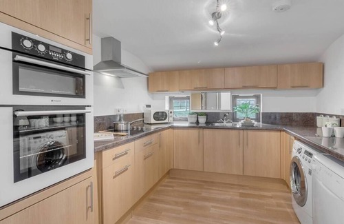 Hethel House | Luxury 2bed annex w/parking & outside space