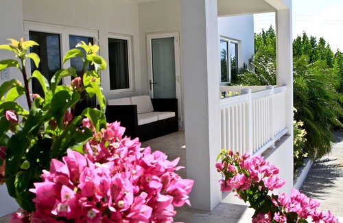 West End Village Apartment | Luxury 2bedroom holiday apartments w/wifi & AC in the picturesque West End, #7