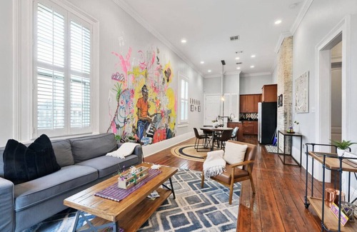Faubourg Lafayette Condo | Luxury 2BR/2BA Condo-Steps to St Charles Av/CBD/FQ
