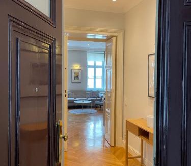 Neubau Apartment | Luxury 2BR Apartment Neubaugasse
