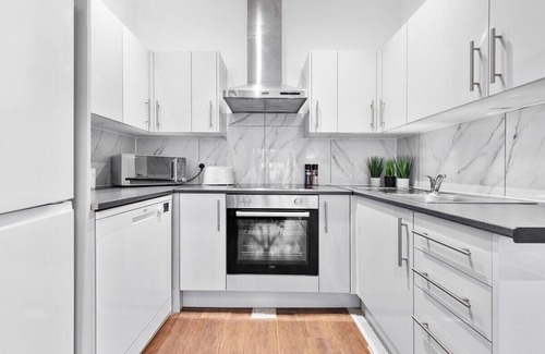 Kensington Apartment | Luxury 2BR Balcony Kensington Flat for 6 Harrods