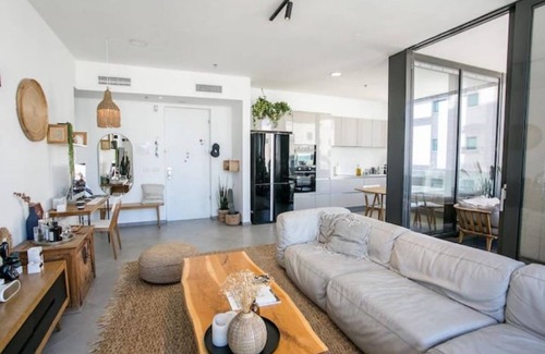 Old North House | Luxury 2BR Beachfront Apartment