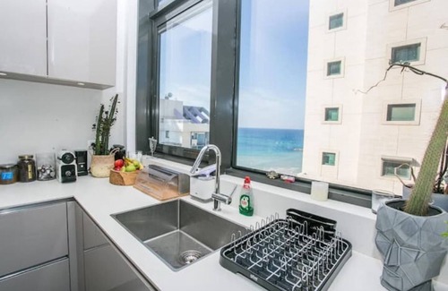 Old North House | Luxury 2BR Beachfront Apartment