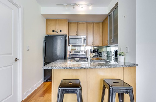 Yorkville Condo | Luxury 2BR Condo in Yorkville with Parking!
