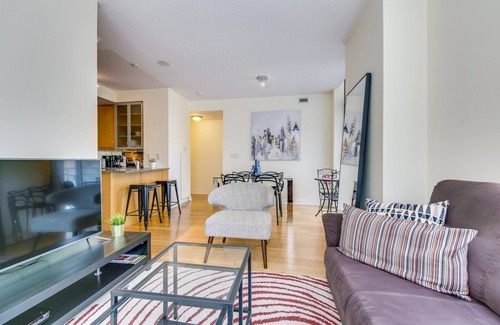 Yorkville Condo | Luxury 2BR Condo in Yorkville with Parking!