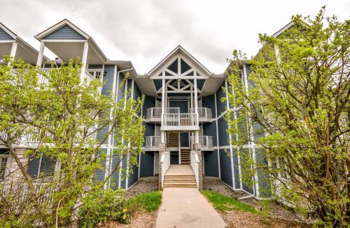 Oro-Medonte Apartment | Luxury 2BR King Condo with Pool & Spa Access