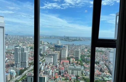 Ngoc Khanh Apartment | Luxury 2BR Metropolis – Prime Location, Best Price!