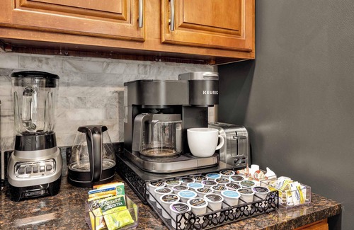 Columbia Heights Apartment | Luxury 2BR & Parking in Heart of DC - Steps to Metro