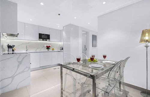 DIFC Apartment | Luxury 2BR Stay in DIFC, Steps to Gate Avenue and Dubai Mall