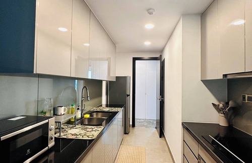 District 1 House | Luxury 3-Bdr Condo in HCMC's Dist 1: Stunning Canal Views and Lavish Amenities