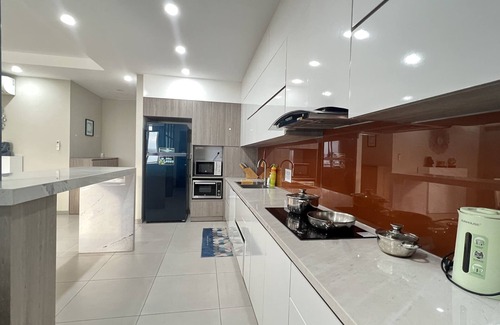 District 1 Apartment | Luxury 3 Bedrooms in Riverside GoldView Apartment near District 1
