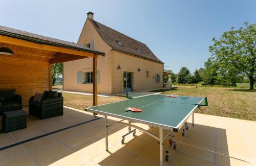 Saint-Crepin-et-Carlucet Villa | Luxury 3 Bed Home with Heated Swimming Pool Air Con and Boules Pitch