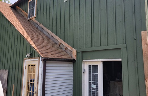 Taftville Apartment | Luxury 3 bed room on the water 10 min away from Mohegan sun and Foxwoods Casino