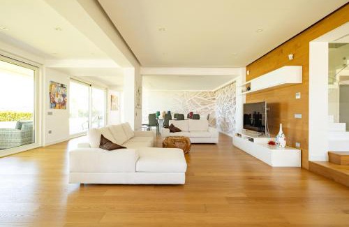 Rodi Milici Villa | Luxury 3 bed Villa with Pool & Jacuzzi