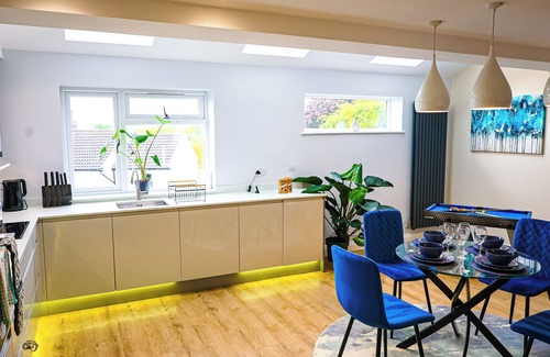 Cribbs Causeway House | Luxury 3 Bedroom House with Parking, Perfect for Contractors and Relocations
