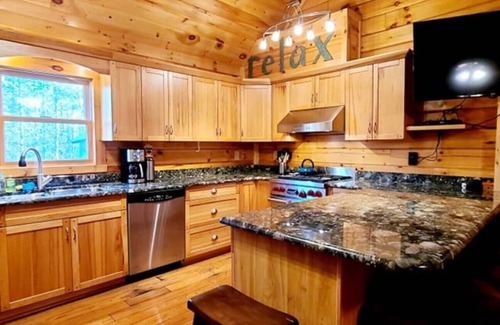 Stratton Cabin | Luxury 3-bedroom Maine Log Cabin Retreat