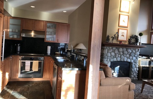 Village North House | Luxury 3 Bedroom Plus The Townhome - Midweek And Last Minute Deals!