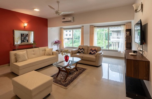 Vainguinim Villa | Luxury 3 Bedroom villa near the beach with large balcony for barbecue's.