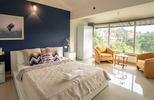 Vainguinim Villa | Luxury 3 Bedroom villa near the beach with large balcony for barbecue's.