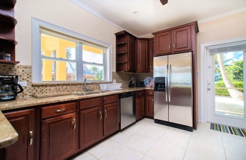 North Side House | Luxury 3bd Beach Front, # 5 Yellow, Stunning Views