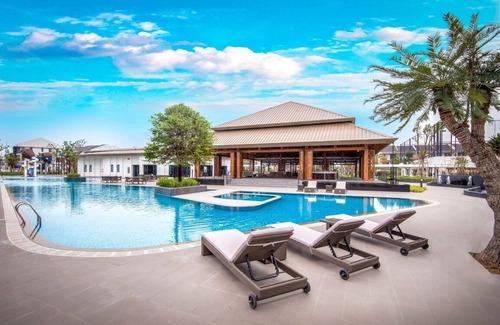 Ha Dong House | Luxury 3BR+1 Resort House w Pool @ Nadyne Gardens, ParkCity Hanoi