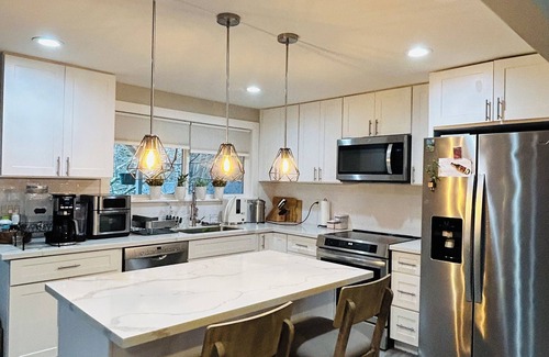 Renton House | Luxury 3BR - 2BA Family Home Near Seattle & Bellevue - Pet Friendly - EV Charger