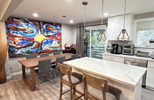 Renton House | Luxury 3BR - 2BA Family Home Near Seattle & Bellevue - Pet Friendly - EV Charger