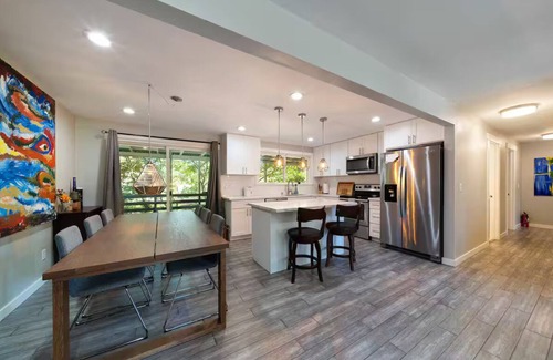 Renton House | Luxury 3BR - 2BA Family Home Near Seattle & Bellevue - Pet Friendly - EV Charger