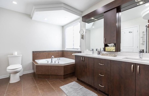 L'Ile-Bizard House | Luxury 3BR 7gst free parking 4 Pet friendly Monthly