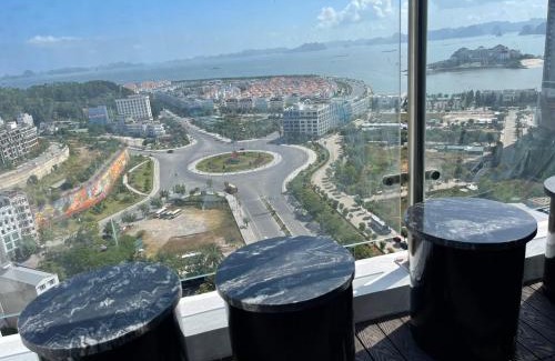 Bai Chay Apartment | Luxury 3BR Apartment sea view