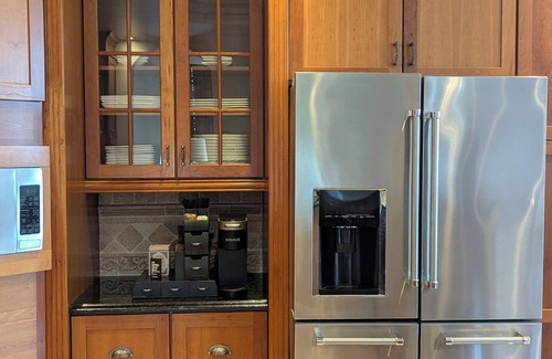 Central Business District Condo | Luxury 3BR Downtown Kalamazoo Penthouse + Private Parking & Walkable