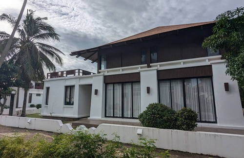 Chakphong House | Luxury 3BR House With Direct Access To Private Beach