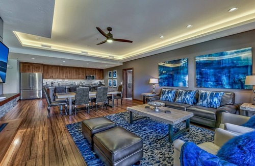South Lake Tahoe Condo | Luxury 3Br Residence steps from Heavenly Village & Gondola by RedAwning